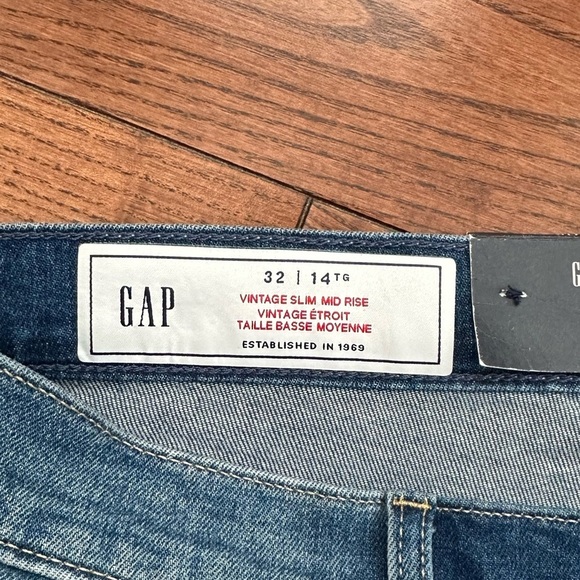 NWT Gap Vintage Slim Mid Rise Jean - Picture 7 of 7